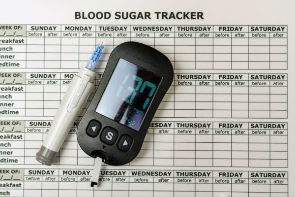 Keto Mojo GKI Kit: At-Home Testing Made Easy 4 A photo with the glucose meter and blood sugar tracker.