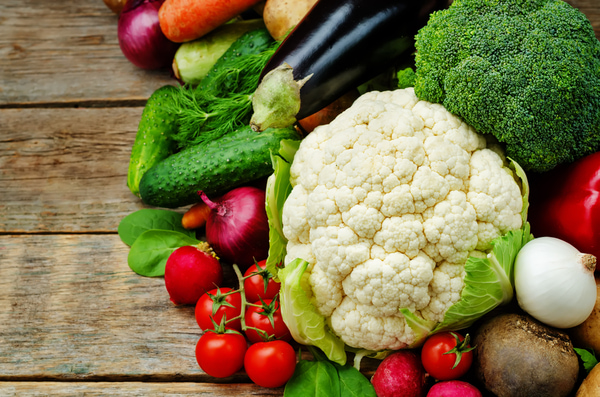 Low-carb vegetable alternatives for Italian recipes, including eggplant, zucchini, and cauliflower