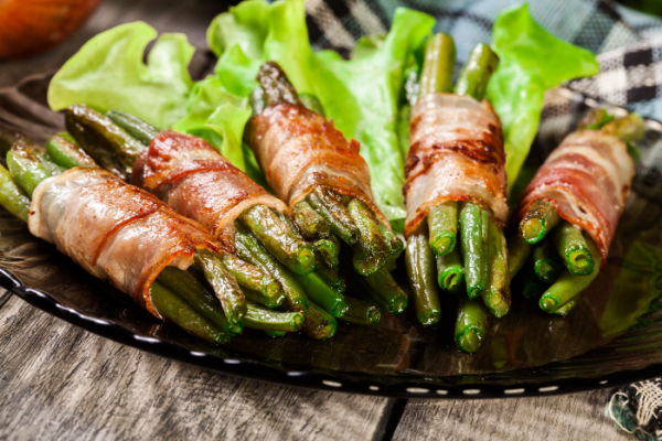 Photo of spicy chicken thighs with a crispy golden-brown exterior.
