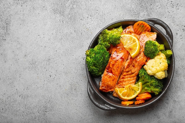 Roasted salmon fillet with veggies