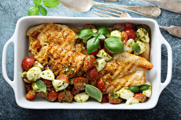 Grilled Chicken Margherita Olive Garden: Recreate the Magic 6 Grilled chicken breast with pesto, tomatoes, and fresh basil