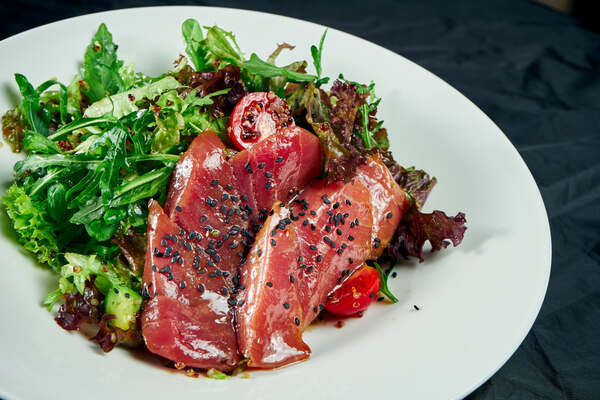 Cheesecake Factory Keto Menu: Indulge Without the Guilt 10 Seared tuna tataki salad with sesame seeds