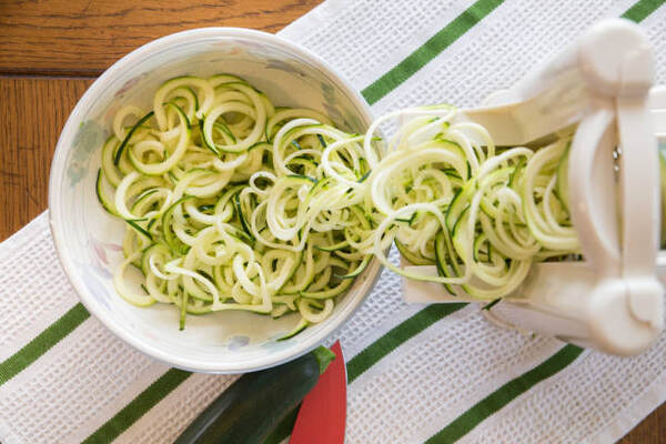 Keto Pasta Recipe Revolution: Goodbye High-Carb Cravings! 6 Zucchini noodles from a vegetable spiralizer