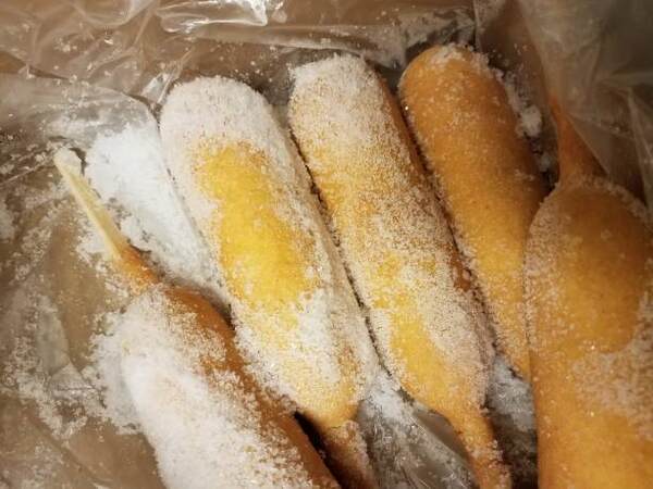 Air Fryer Corn Dogs Delight: Crispy Goodness in Every Bite! 6 Frozen regular size corn dogs on stick