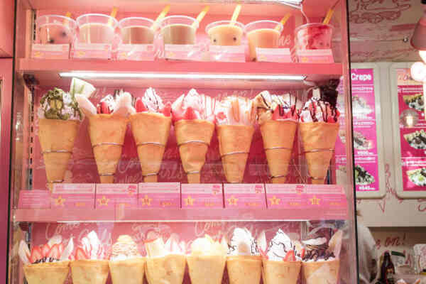 Japanese Crepes: A Mouthwatering Recipe You Can't Miss! 4 Japanese crepes on display in Harajuku