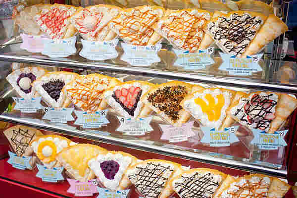 Japanese Crepes: A Mouthwatering Recipe You Can't Miss! 8 Harajuku crepes on display in a Tokyo street