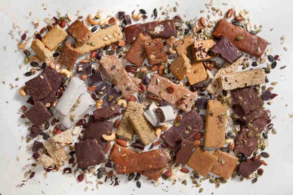 Protein Bars for Weight Loss: Unleash Your Slimming Power 2 A variety of homemade protein bars with nuts