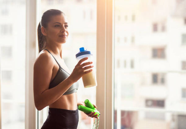 Discover the Best Keto Drink Mix for Weight Loss Success 6 A woman drinking a fitness supplement after an exercise