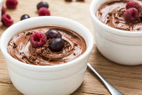 Bowls of chocolate mousse with berries