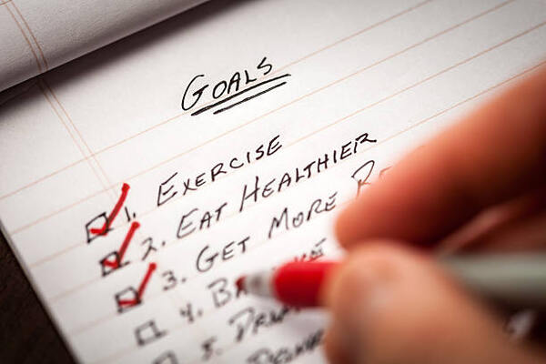 How to Lose 50 Pounds Safely: Your Comprehensive Guide! 4 How to lose 50 pounds: A person checking a list of health goals