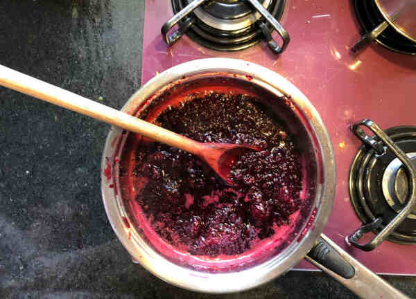 Keto Jelly Recipe: Savor the Sweetness, Skip the Carbs! 4 Boiling berries in a saucepan to make jelly
