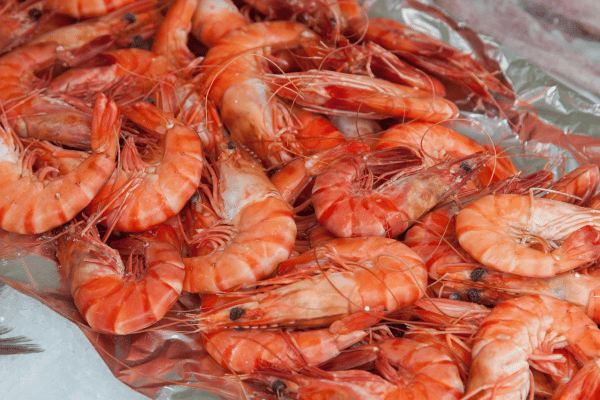 5 Keto Shrimp Recipes: Quick & Easy Dishes You'll Love 3 Keto Shrimp Recipes: Fresh Shrimps in a Restaurant.