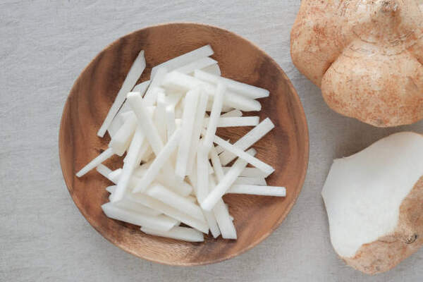 Fried Turnips: A Tasty Twist on a Classic Side Dish 4 Sliced raw turnips