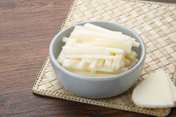 Fried Turnips: A Tasty Twist on a Classic Side Dish 5 Sliced raw turnips in a bowl