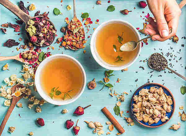 What to Drink During Intermittent Fasting: Hydration Tips 8 Herbal teas with dried leaves and flowers