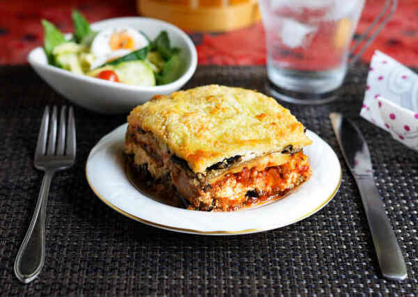 Easy Keto Lasagna: A Delicious Low-Carb Dinner Recipe 3 A serving of keto eggplant lasagna