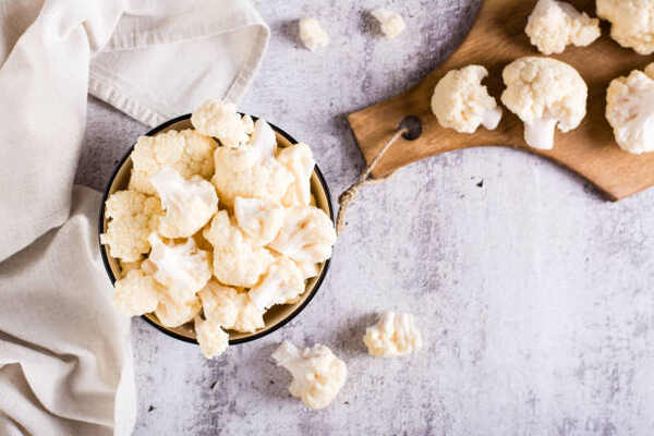 Keto Cauliflower Mac and Cheese: Low-Carb Comfort Food 4 Raw cauliflower florets in a bowl