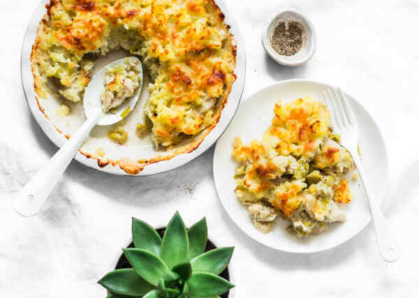 Keto Cauliflower Mac and Cheese: Low-Carb Comfort Food 8 Baked cheesy chicken and caulifower