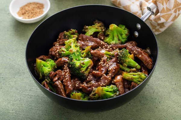 Easy Keto Beef and Broccoli Recipe for Dinner 2 Beef and broccoli stir fry with sesame seeds in a small wok
