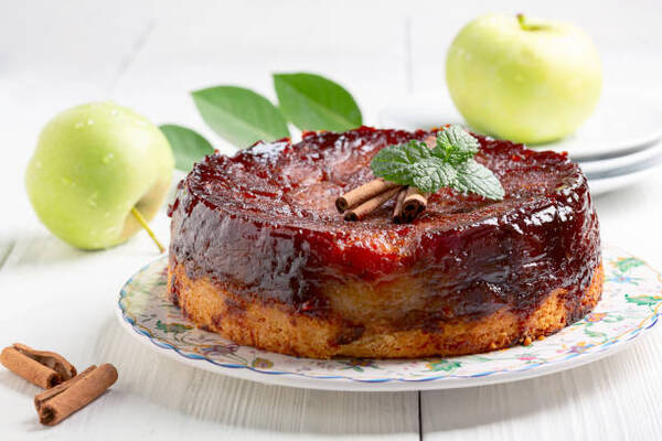 Delicious Keto Dump Cake Recipe for Dessert Lovers 8 Upside down apple cinnamon cake