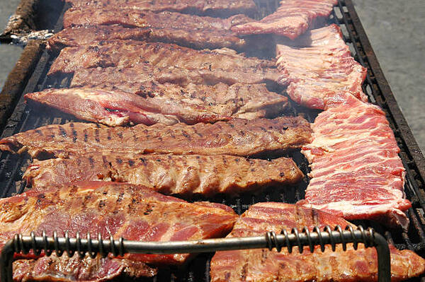 Best Rub for Ribs That Brings Big BBQ Flavor Fast 8 Smoking baby back ribs on a grill