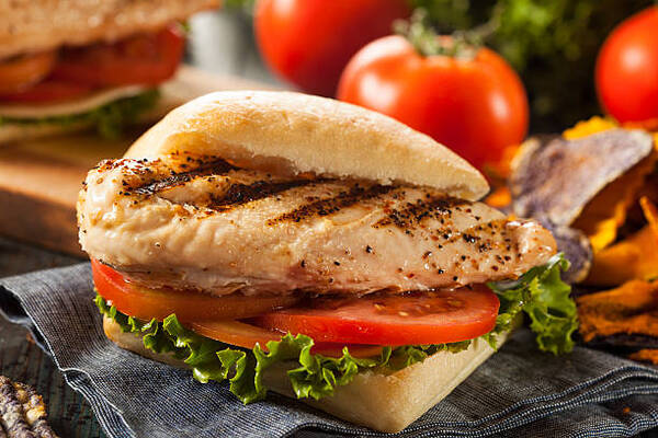 Chilis Keto Menu Choices That Keep You on Track 6 Healthy grilled chicken sandwich with veggie chips