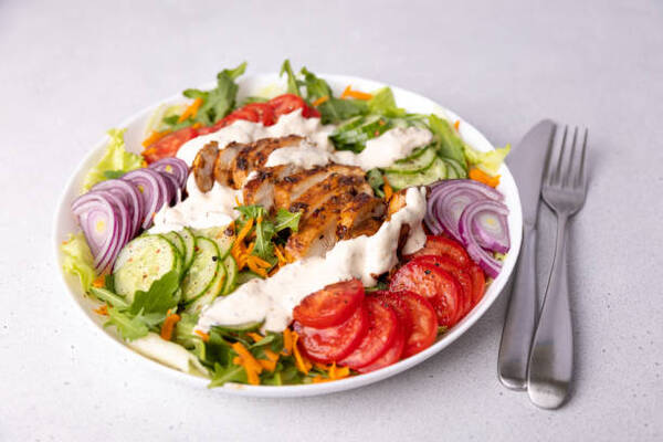 Chilis Keto Menu Choices That Keep You on Track 7 Warm salad with grilled chicken, arugula, fresh vegetables and sour cream sauce