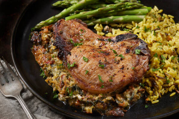 Easy 4-Ingredient Oven-Baked Pork Chops for Busy Nights 7 Cheesy spinach-stuffed pork chops with asparagus and wild rice