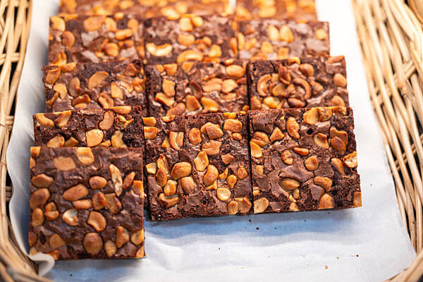 Quick and Simple Low-Carb Brownies You’ll Want Every Day 11 Pieces of chocolate brownies with nuts in a basket