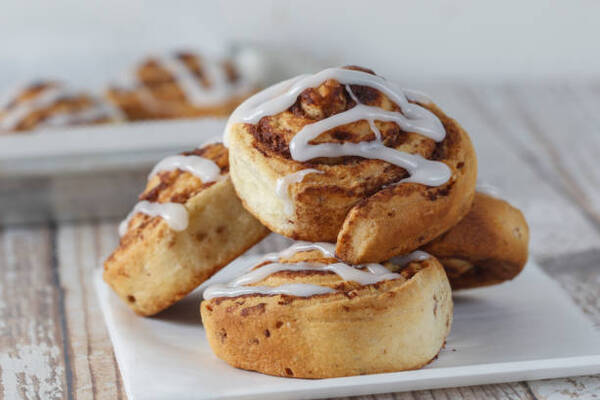 Easy Keto Cinnamon Buns Recipe for Sweet Indulgence 2 Freshly baked cinnamon rolls served with icing