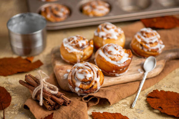 Easy Keto Cinnamon Buns Recipe for Sweet Indulgence 3 Homemade cinnamon buns in rustic autumn kitchen with fresh icing sugar