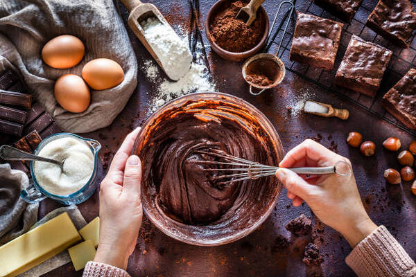 Quick and Simple Low-Carb Brownies You’ll Want Every Day 4 Mixing brownie batter with flour, eggs, sugar, and cocoa powder in a bowl