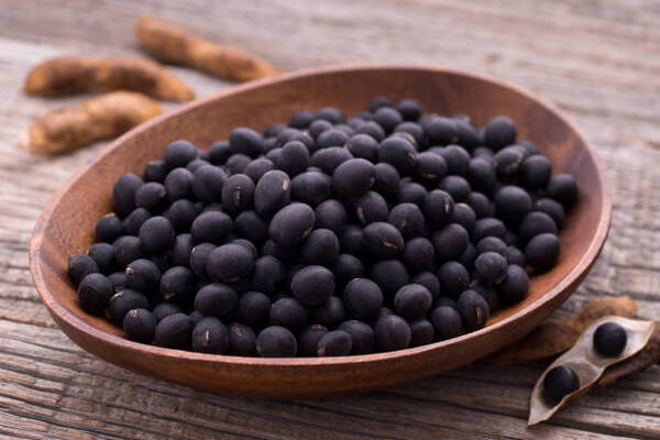 Beans on Keto: Can They Fit Into Your Meal Plan? 6 Black soybeans in a bowl